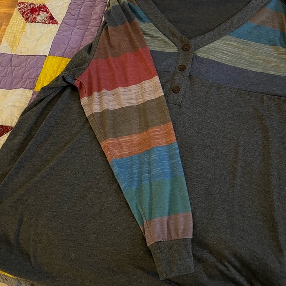 Bloomchic long sleeve plus size tunic. 3XL - Picture 2 of 4